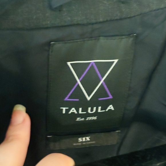 Aritzia Talula Black 2 Button Blazer SZ 6 - Picture 7 of 11